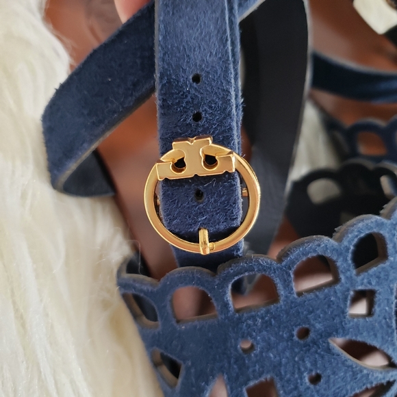 Like New Tory Burch May Perforated Navy Open Toe Suede Ankle Strap Sandal Sz 5.5 - Picture 8 of 10